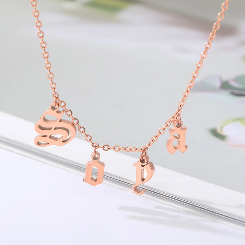 Ожерелье с буквенным принтом старинное английское ожерелье буквами надписью