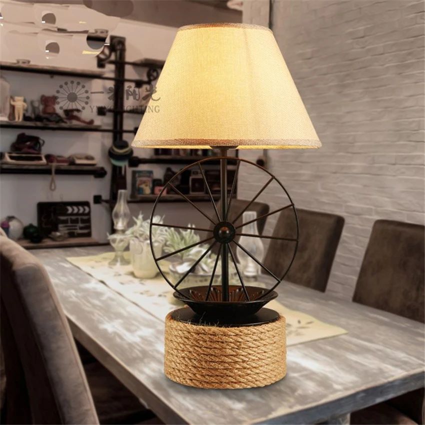 Goede Vintage Ijzeren Wiel Tafel Lampen Europese Bar Decoratieve Lamp Amerikaanse Slaapkamer Woonkamer Studie Stof Hennep Touw Tafel Verlichting
