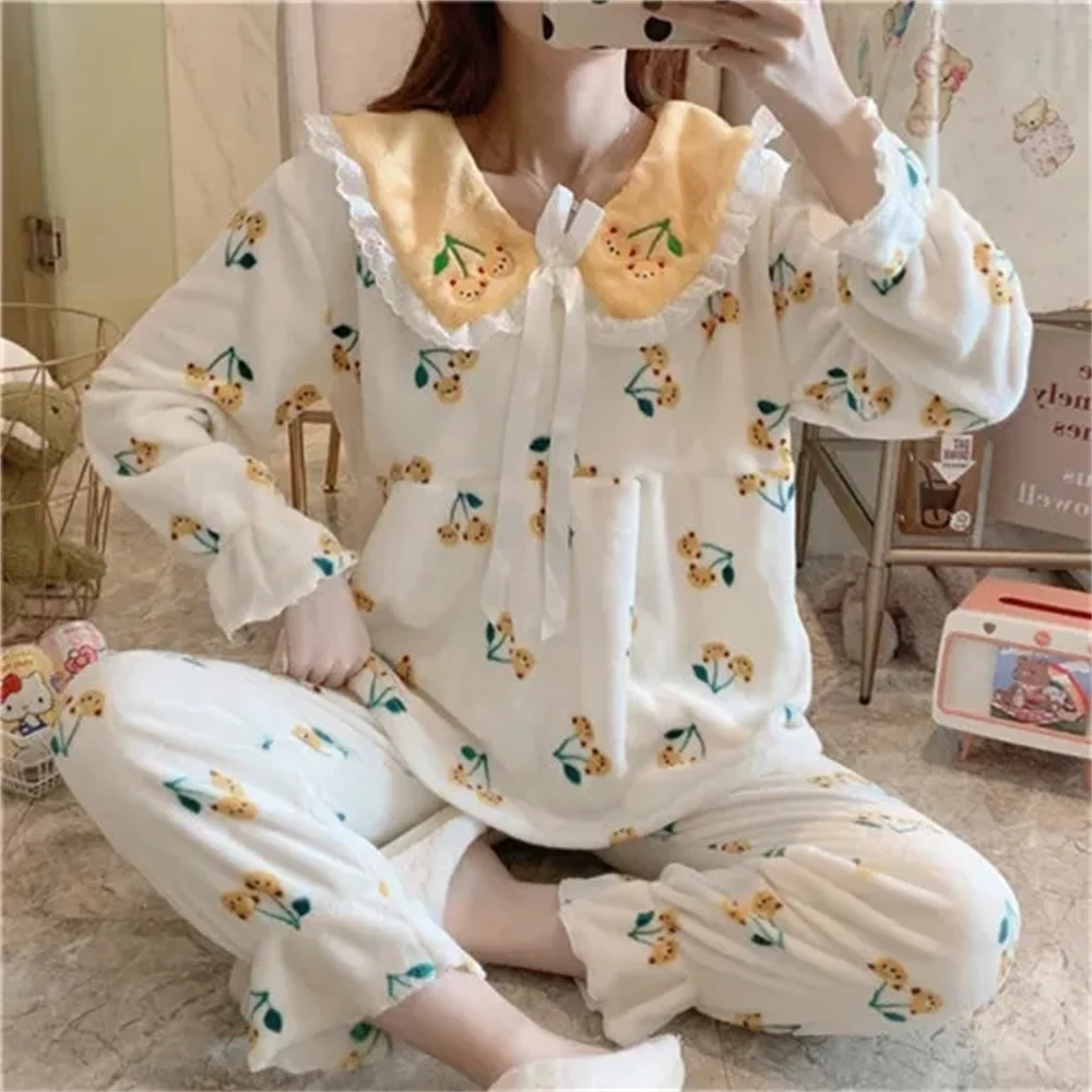 

Свободная Фланелевая пижама, Женская осенне-зимняя теплая Милая Домашняя одежда с воротником Питера Пэна и мультяшным принтом, ночная руба...