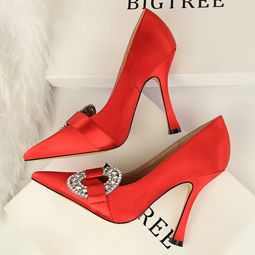 Женские туфли на шпильке 2021 см Классические атласные лодочки с кристаллами