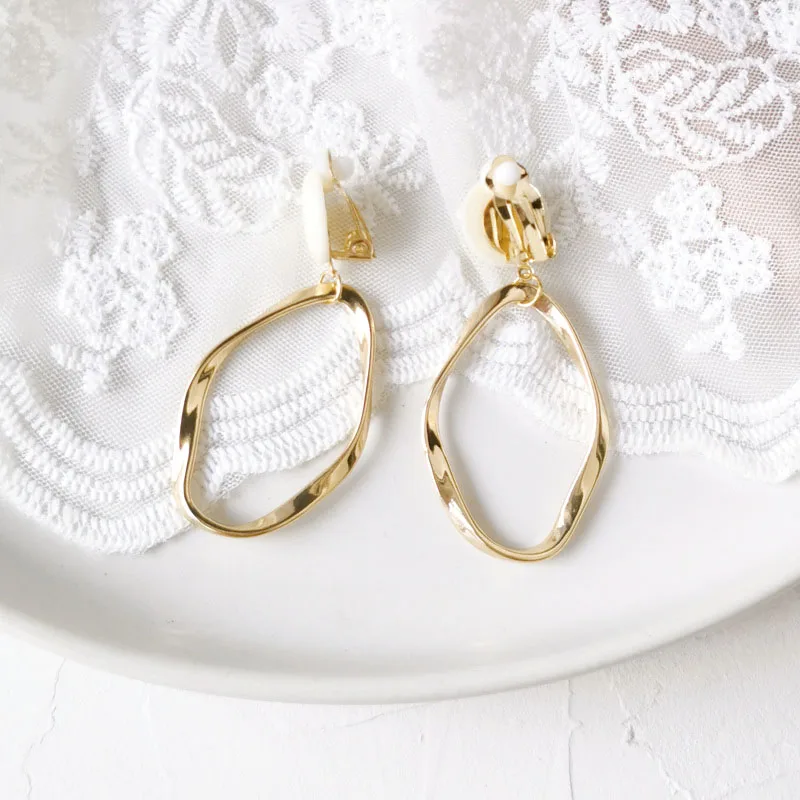 Серьги Carvejewl, простые, необычные, клипса геометрической формы, модные, темпераментные, круглые серьги из полимеров, Женские аксессуары для девочек