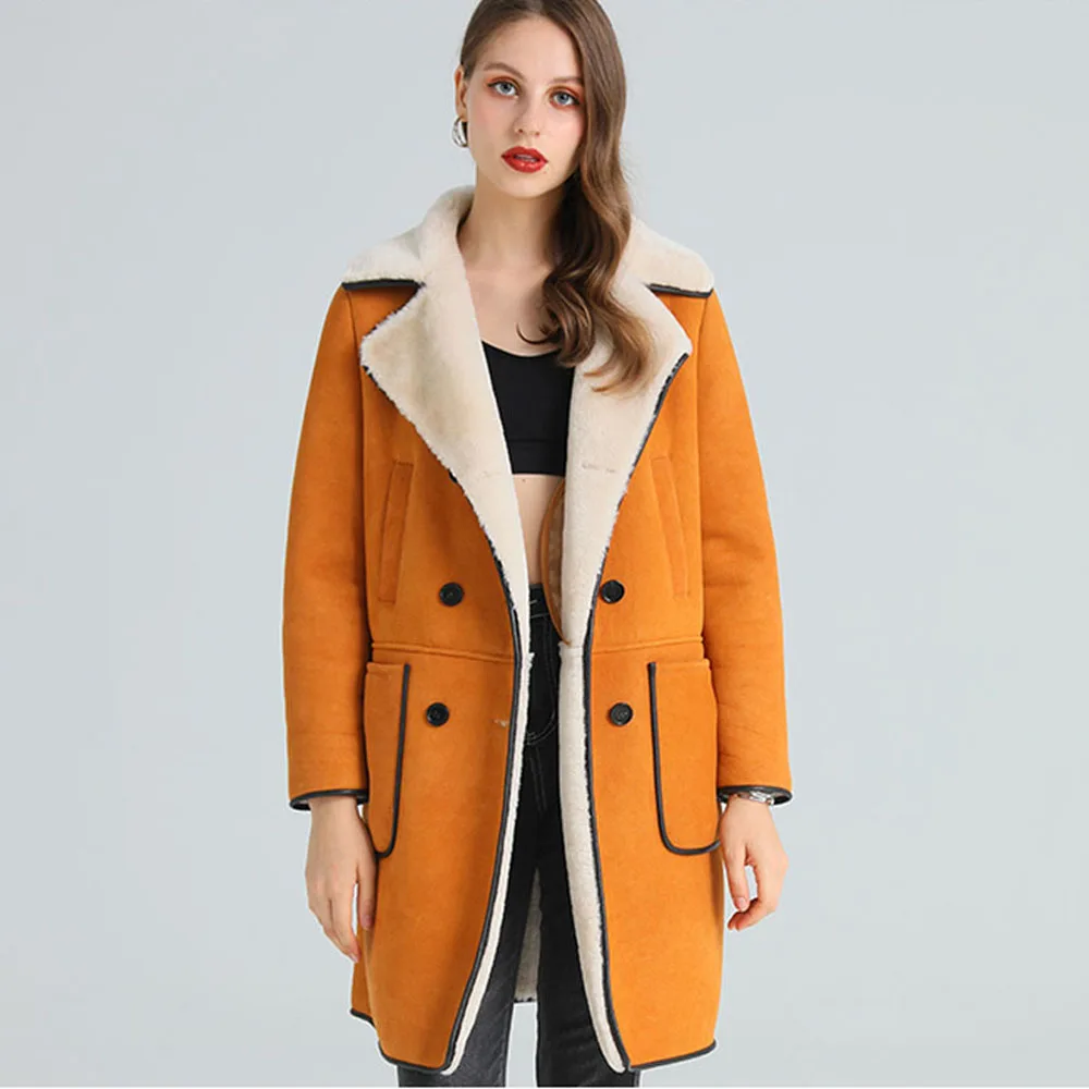 Женское повседневное пальто с натуральным мехом коричневое утепленное из мягкой