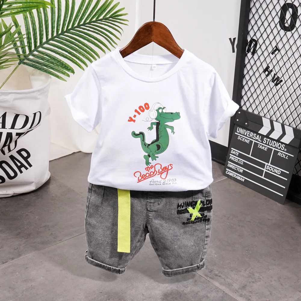 

Детская футболка с динозавром и шорты из мягкой джинсовой ткани