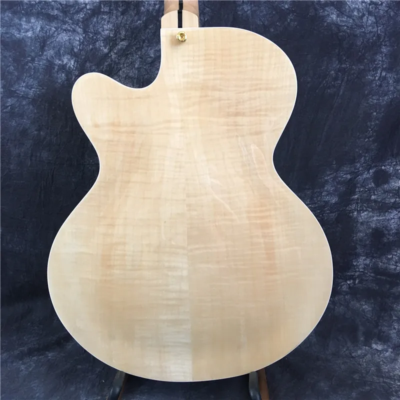 

The new hollow jazz guitar P90 pickup electric jazz guitar, wood color, golden hardware.