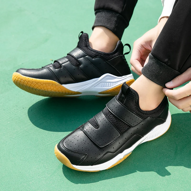 Men's Badminton Shoes Court Tennis Sneakers Men's White Black Tennis Jogging Shoes Couple Breathable Mesh Badminton Sneakers