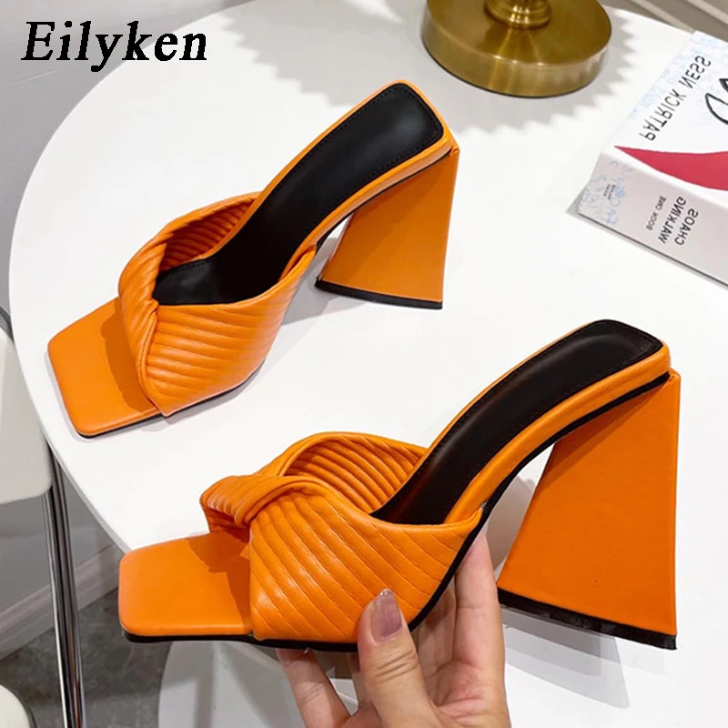 

Eilyken/Новый дизайн; Необычные шлепанцы на высоком каблуке с треугольниками; Женские шлепанцы с квадратным носком без застежки; Женские санда...