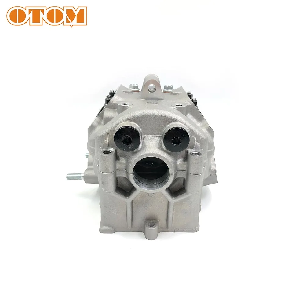Головка цилиндра мотоцикла OTOM в сборе с коромыслящими рычагами клапаны свечей