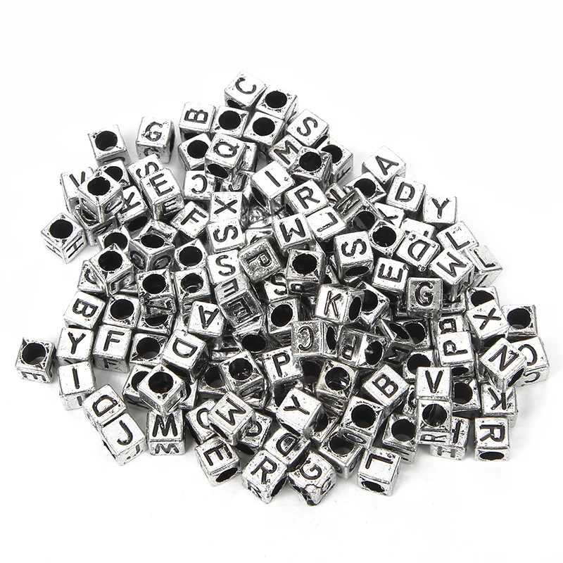 Акриловые бусины с разноцветными буквами 200 шт. 6 мм для ювелирных украшений