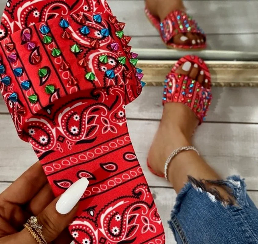 Обувь без застежки Женские пляжные сандалии Кожаные шлепанцы Шлепанцы задника с