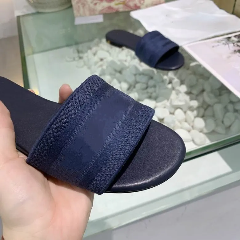 

Summer New style ladies' Slippers Luxury Designer Famous Brand outdoors Fashion joker street shot shoes Non-slip flat sandals