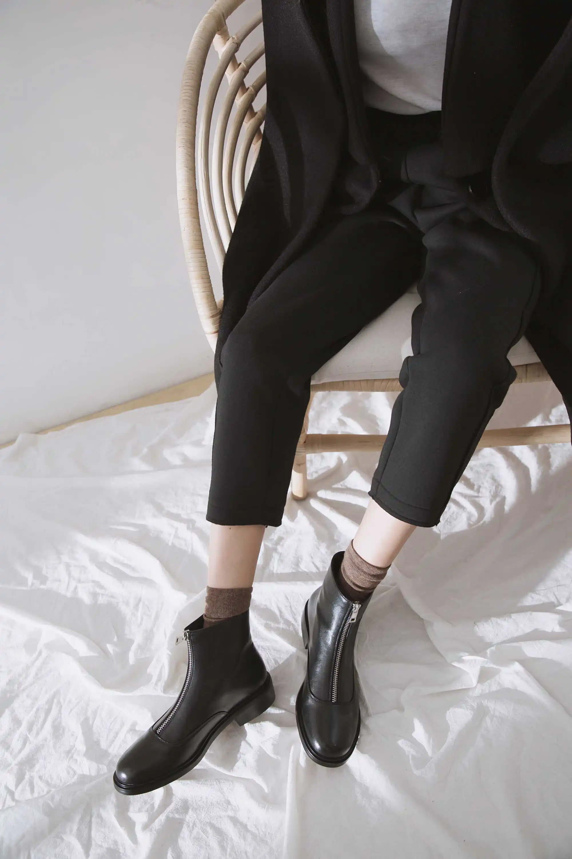 krazing pot winter warm leisure simple style genuine leather solid round toe low heels women fashion Zipper punk ankle boots L00