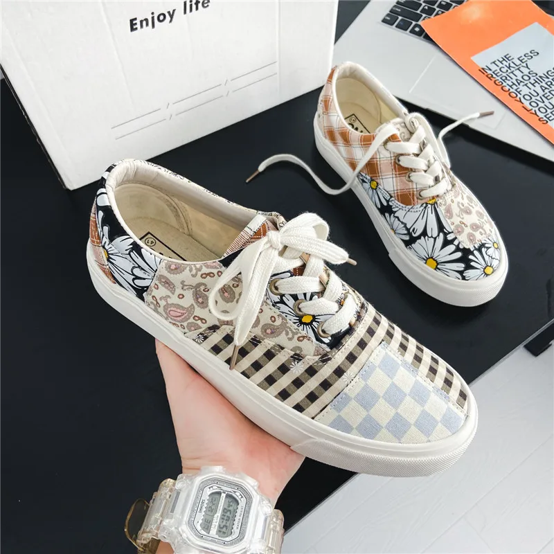 

2021 Flowers Graffiti Canvas Shoes Men Vulcanized Sneakers Fashion Superstar Shoes Men Designer Canvas Sneakers zapatos de lona