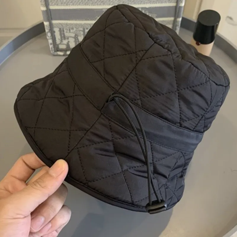 moment Diamond lattice leather fisherman's hat