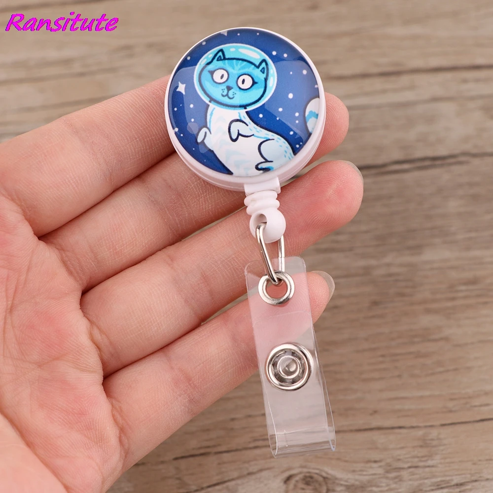 

R2090 1pcs Hot Sales Space Astronaut Cat Retractable Badge Reel Clip Student Friends Exquisite IC Card Cartoon Badge Holder