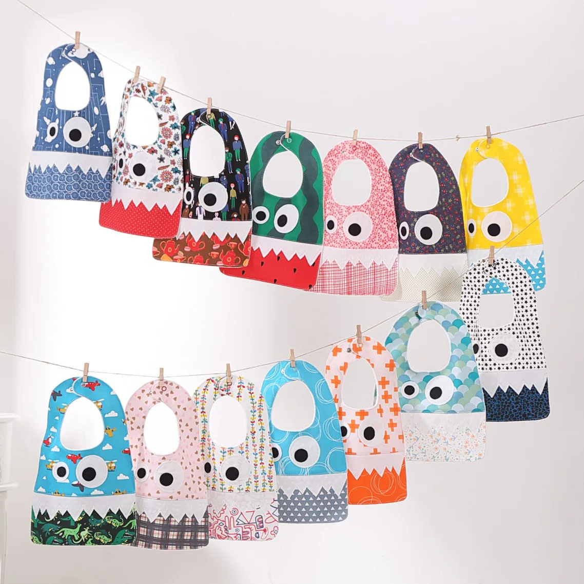 

Waterproof Bibs with Big Eyes Cotton Baby Bibs Bandana Infant Burp Cloths