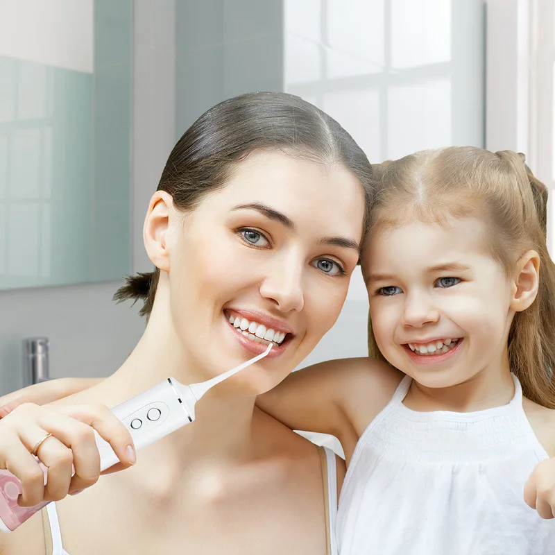 

Dropshipping Portable Oral Irrigator With Travel Bag Water Flosser USB Rechargeable 5 Nozzles Water Jet 200ml Water Tank