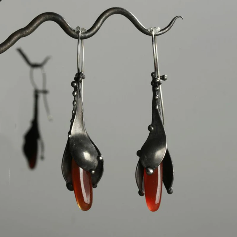 Женские винтажные серьги подвески с цветком красного цвета из смолы черного