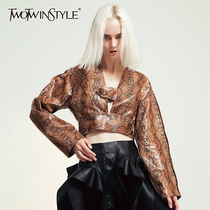 Женское пальто из искусственной кожи TWOTWINSTYLE осеннее с v образным вырезом