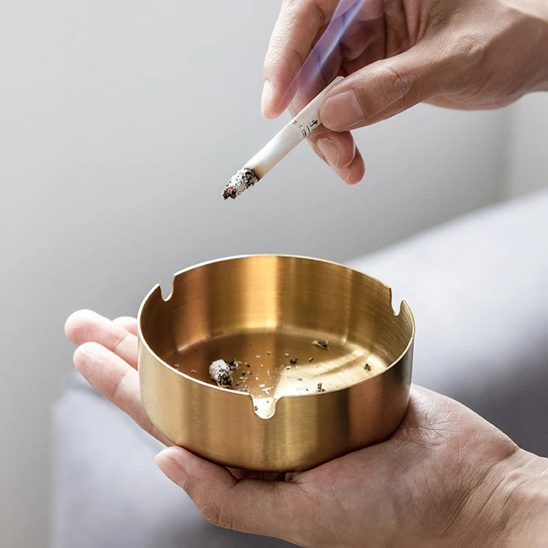 

Modern Style Ashtray With Wooden Lid Simple Two-color Ashtray Chinese Home Living Room Office Windproof Fly Ash Metal Decoration