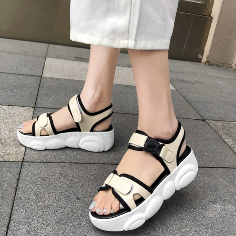 Модные шикарные босоножки на платформе Женские сандалии плоской подошве для