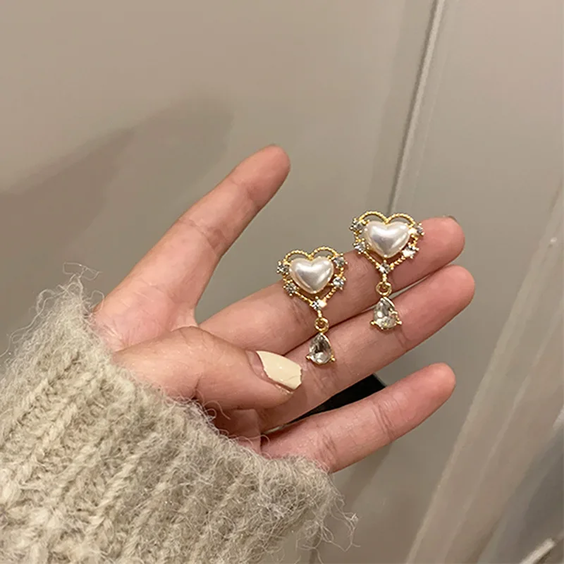 

2021 New Simple and Fresh Pearl Peach Heart Geometric Earrings for Women Korean Fashion Jewelry Retro Sweet Couple Earrings