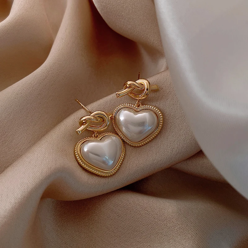 

Elegant Romantic Pearl Love Peach Shaped Gold Earrings For Woman 2021 New Fashion Korean Jewelry Wedding Party Unusual Earrings