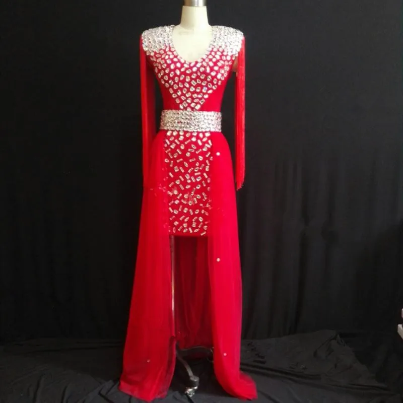 Женский костюм со стразами цельное платье и кисточками сзади выпускной вечер