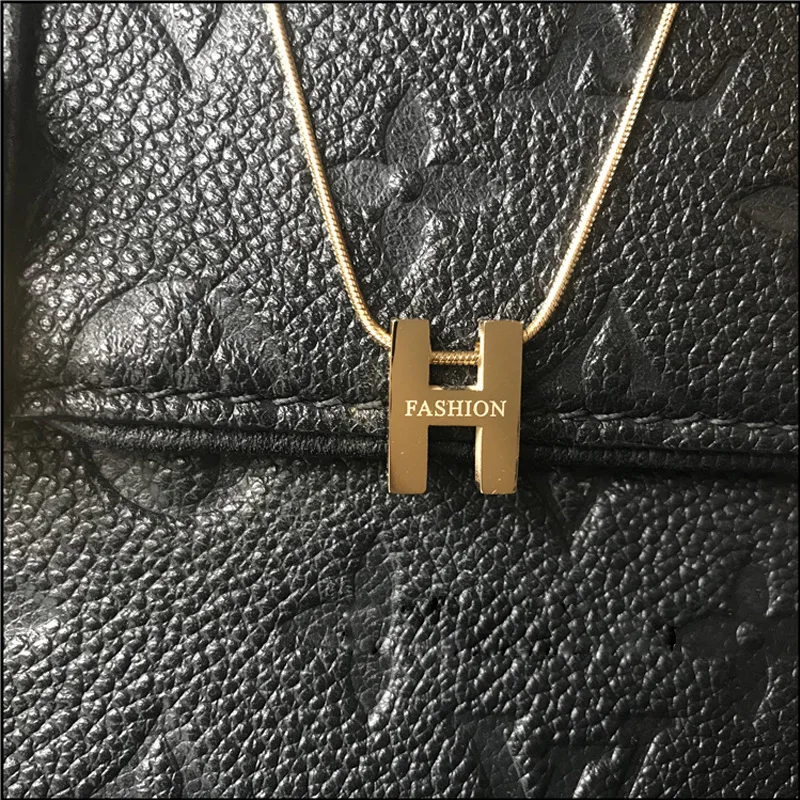 Женское колье из титановой стали с буквой H | Украшения и аксессуары