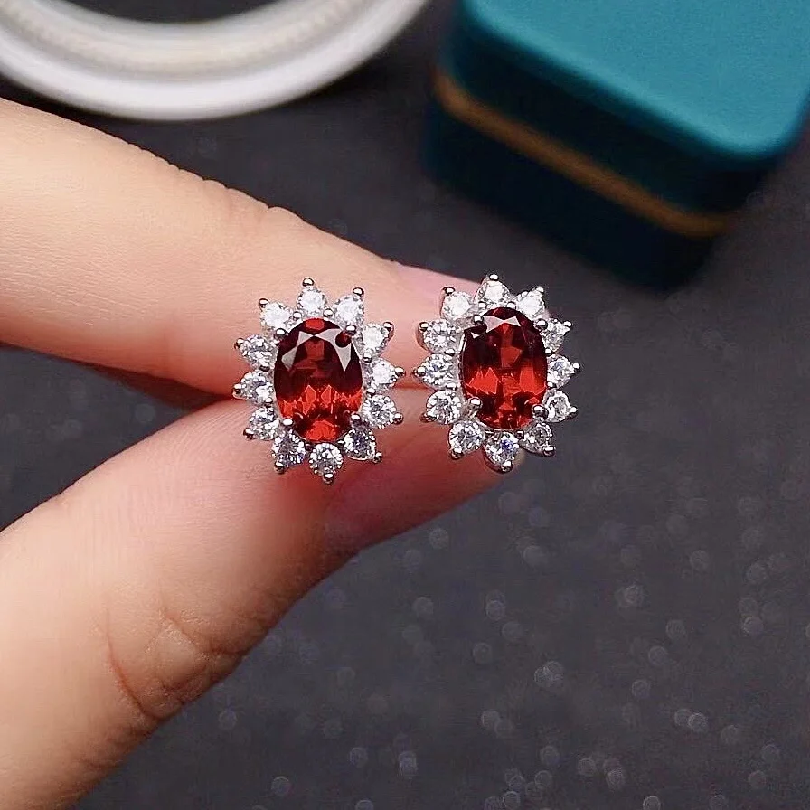 

Hotsale Natural Garnet Silver Earrings for Office Woman 5mm*7mm VVS Grade Garnet Stud Earrings 925 Silver Garnet Jewelry
