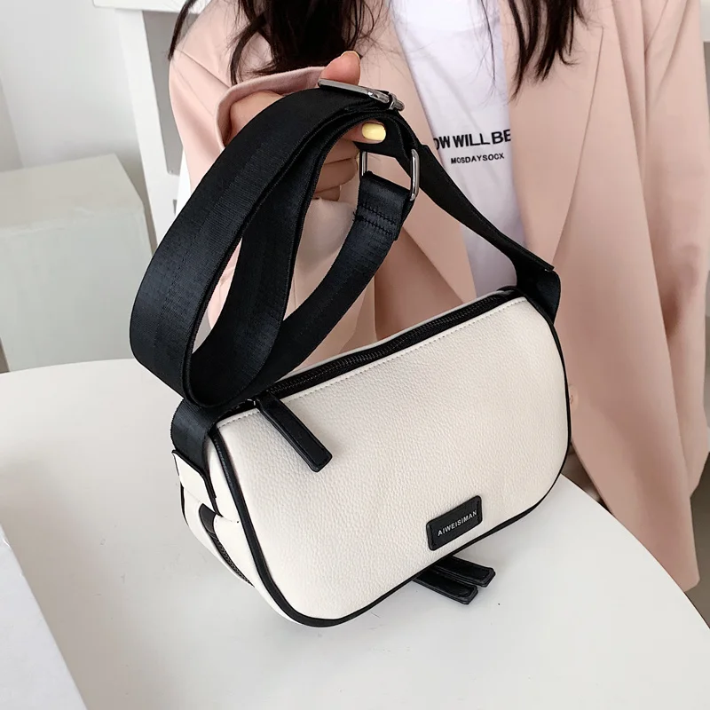 

Beibao is popular this year. Xiaobao is the new fashion of women's summer 2021. It's a sports shoulder bag and a small square