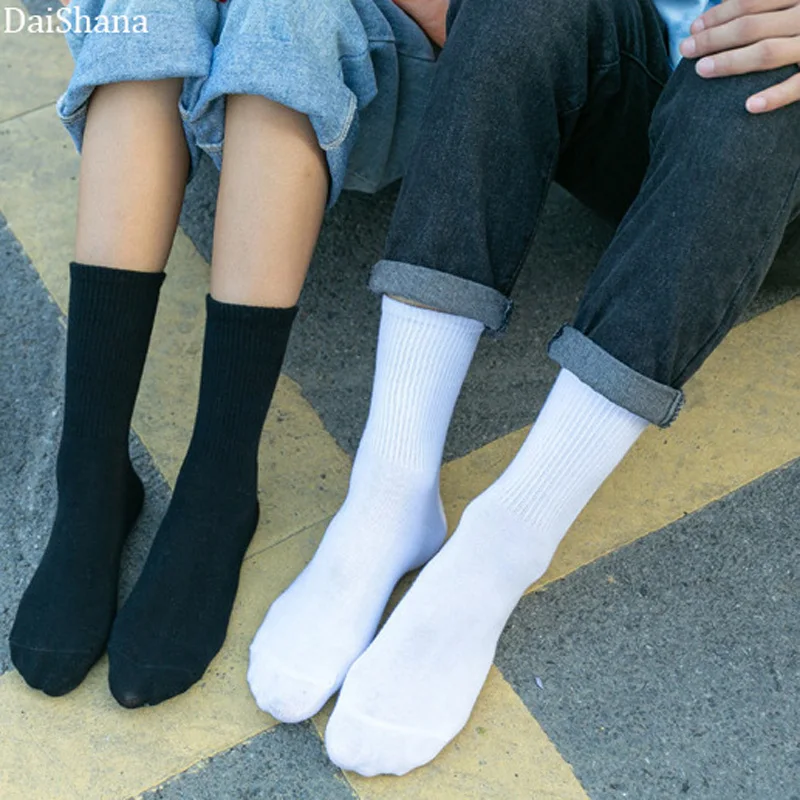 New Soild Colors Cotton Unisex Socks Personality Harajuku Black White Couples Skateboard Knitted Casual Sports Fashion Socks