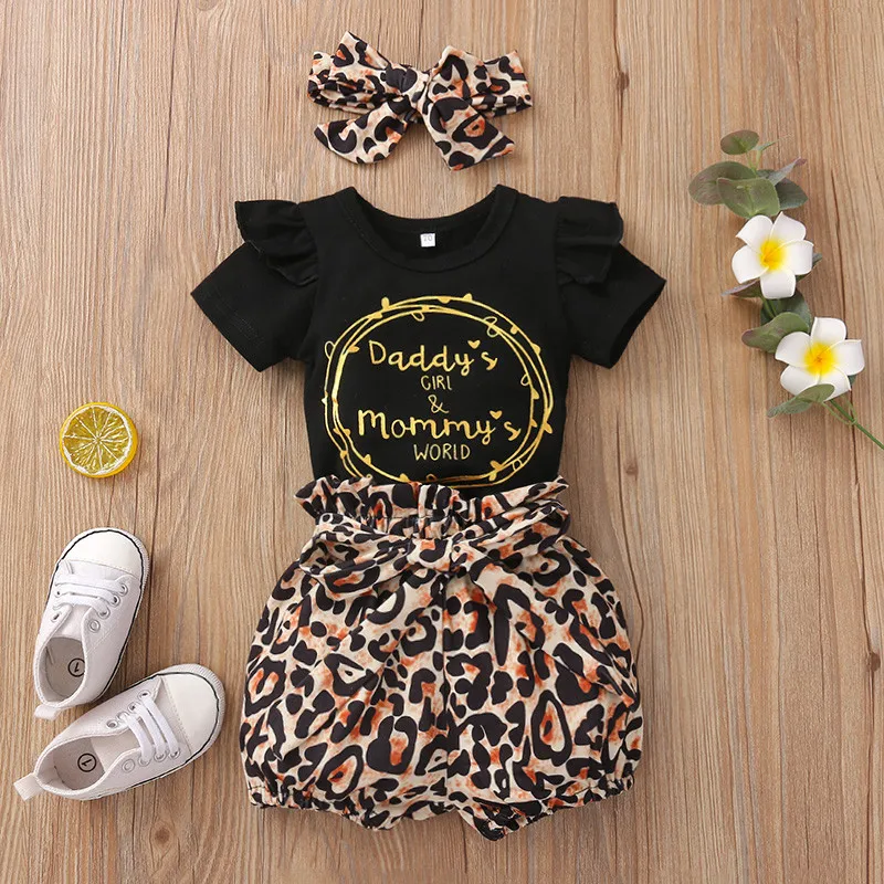 

Летнее платье с короткими рукавами и принтом с буквами для маленьких девочек, комбинезон с шортами, повязка на голову для новорожденных дет...