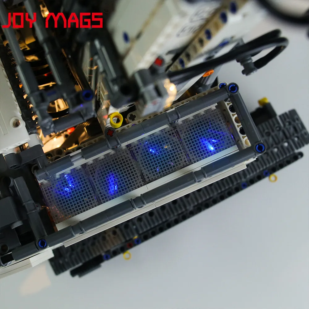 Комплект из светильник JOY MAGS только для экскаватора 42100 R 9800 либхер (модель в
