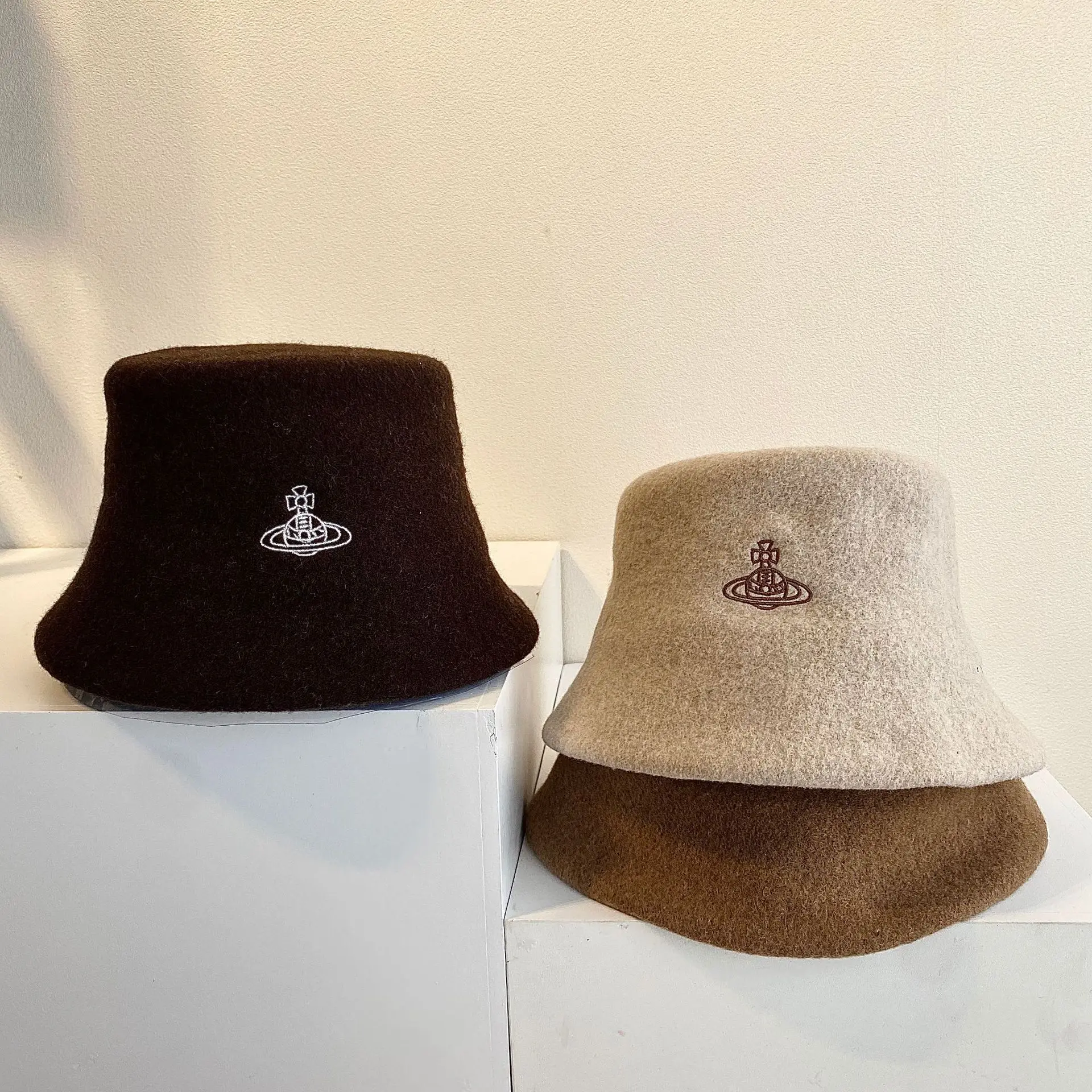 

Saturn Wool Blended flat-topped Fisherman Hat Women Embroidery Bucket Hat Show Autumn Face Small Bulk Hat Seine Red Basin