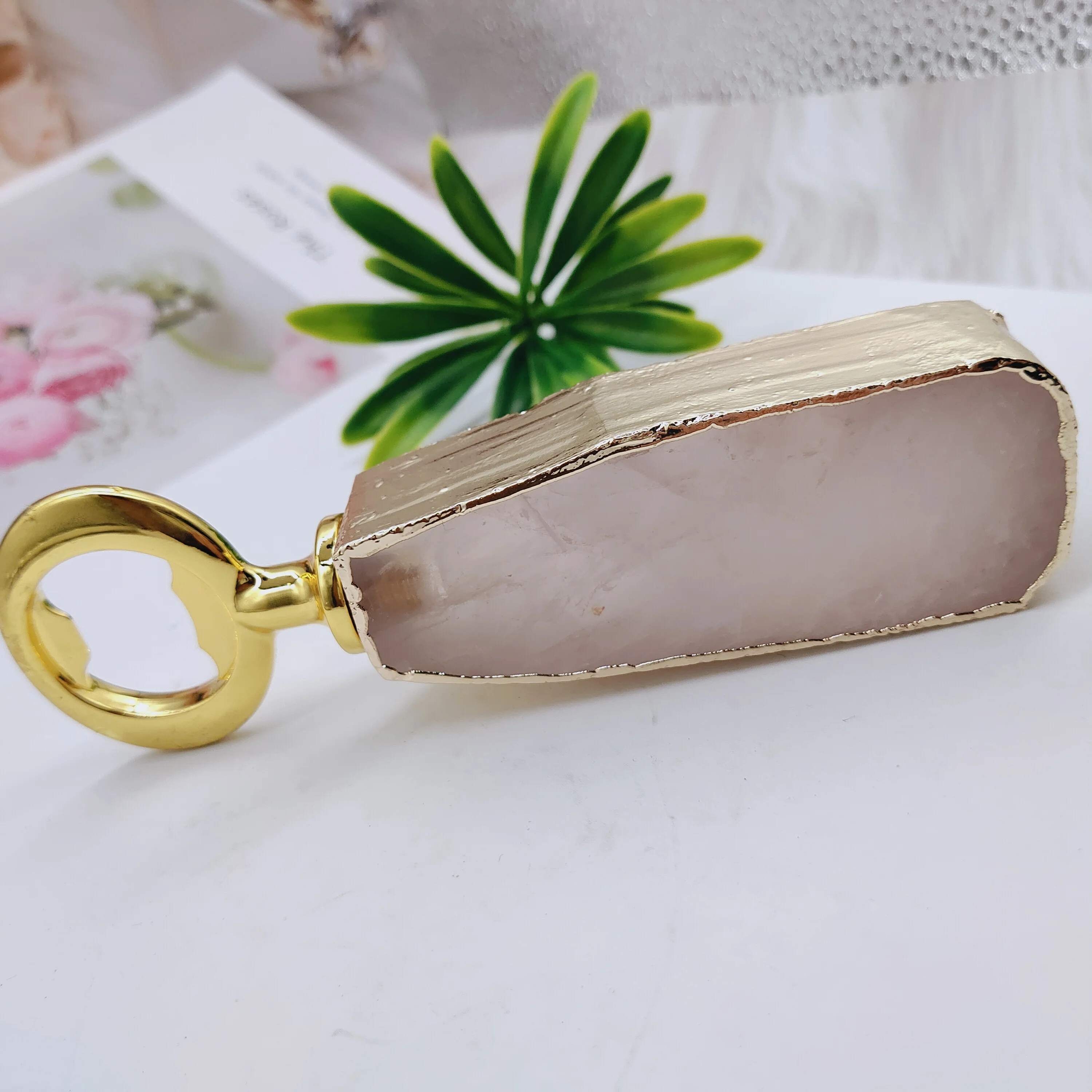 

1PCS Natural stone bottle opener beer bottle opener personality pink crystal electroplating gold edge