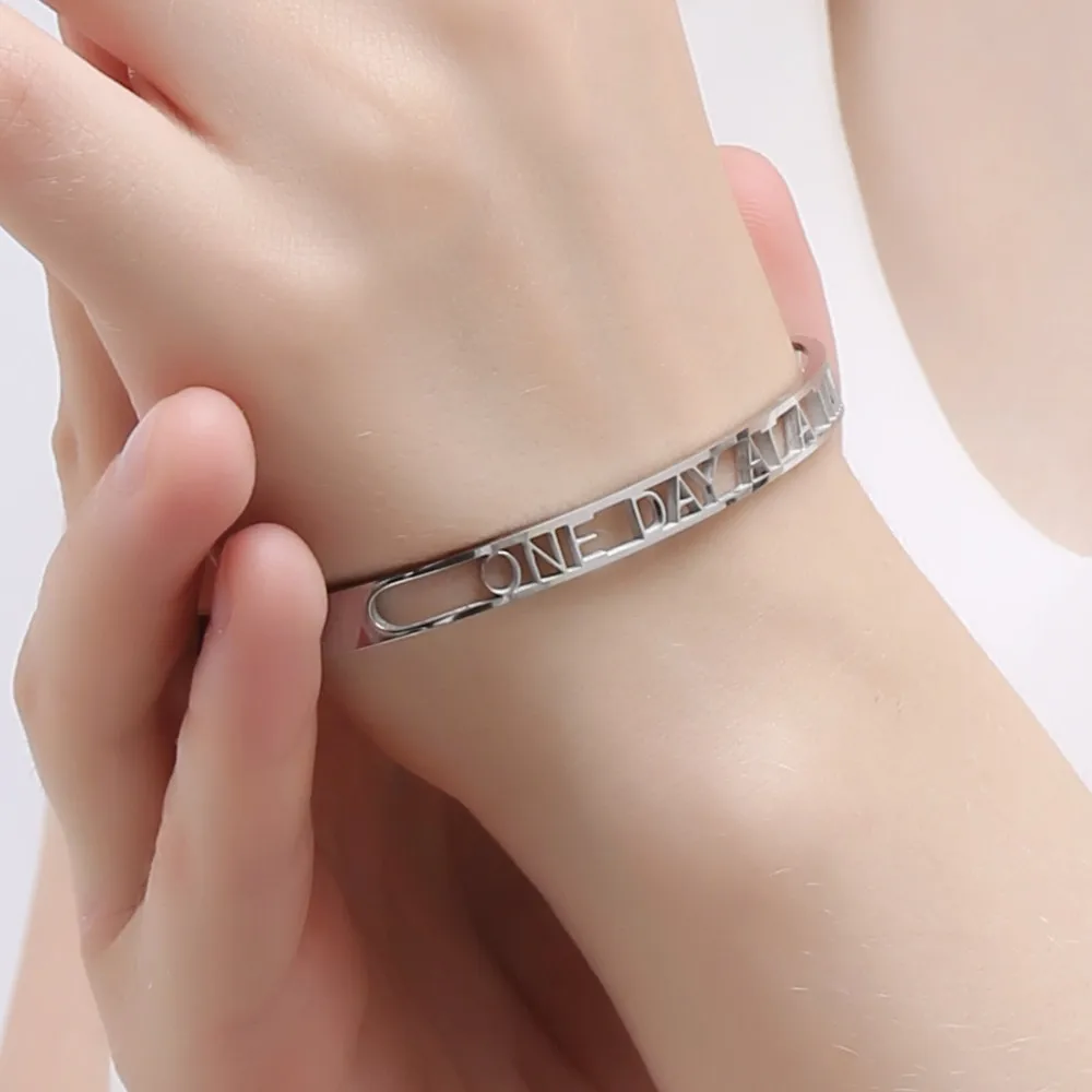 Polyhedplus индивидуальный один день за раз браслет из нержавеющей стали Простой