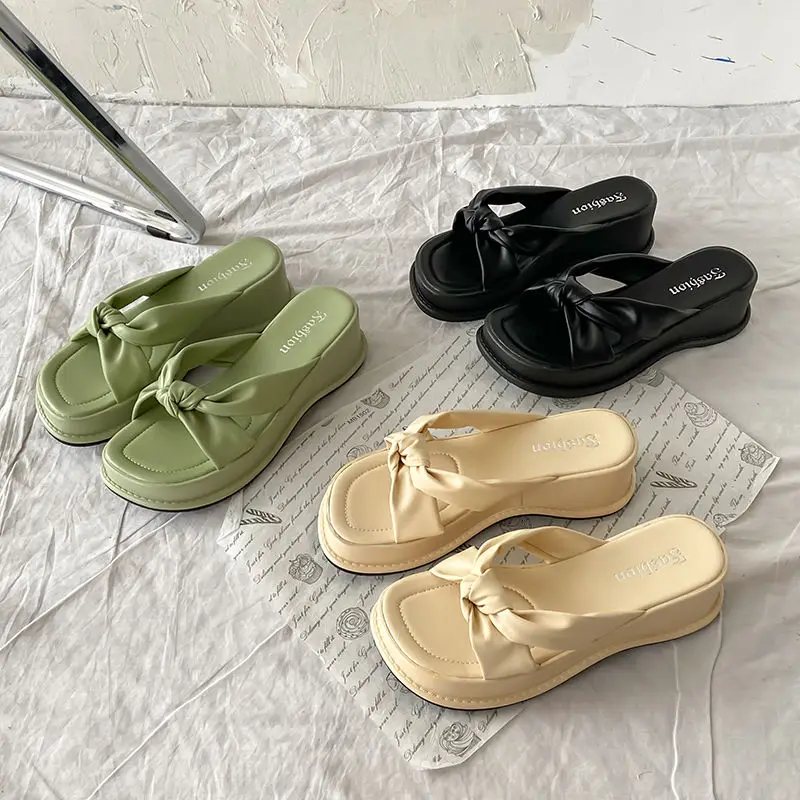 

Sandals with small fragrance and thick bottom slope for women to wear in summer