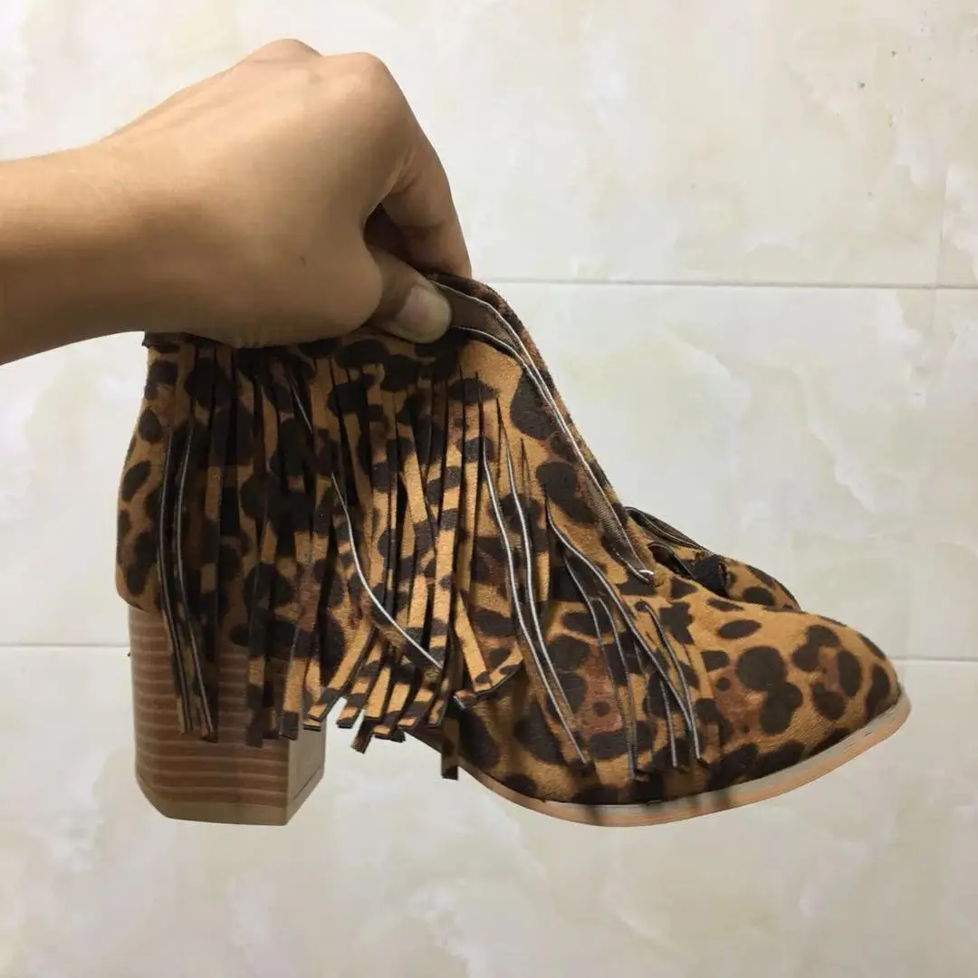 Сезон осень-зима Женские короткие ботинки с острым носком на низком каблуке