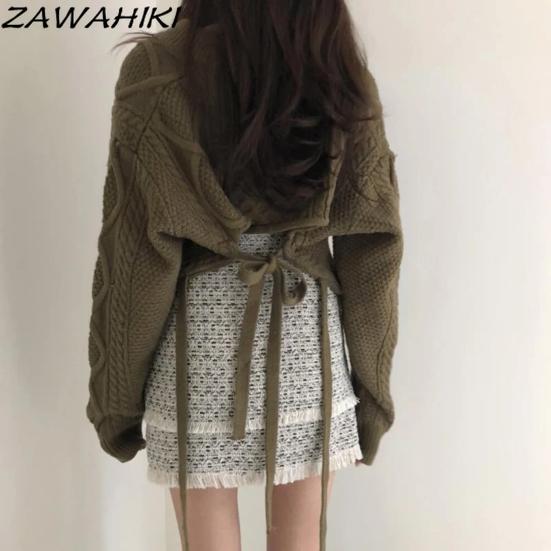 

Костюм женский шерстяной с длинным рукавом и подтяжкой на спине, с бахромой