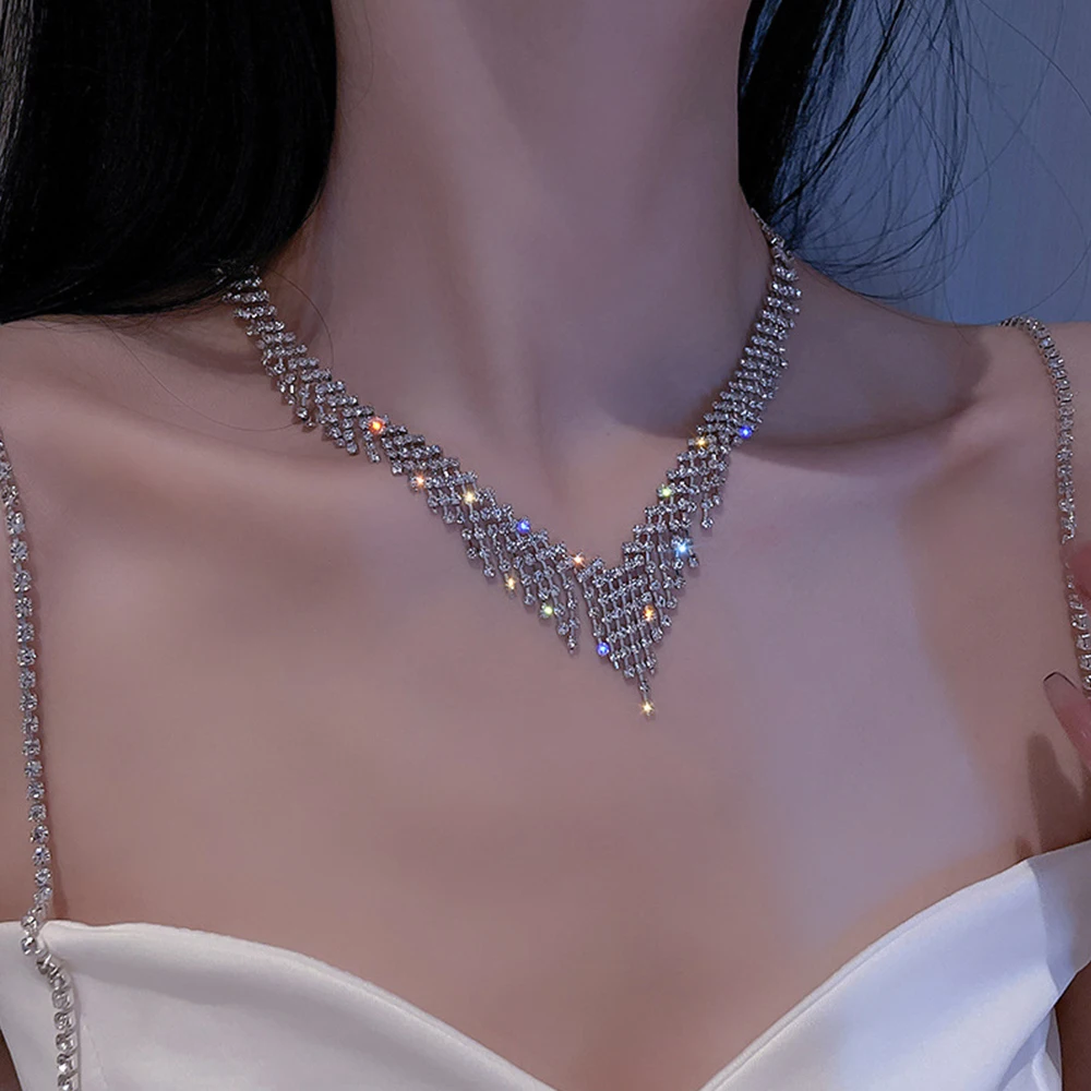 

Fashion Luxury Rhinestone Tassel Wedding Necklace Clavicle Chain Pendant for Women Exaggerated Dress Collar Necklace Jewelry Gif