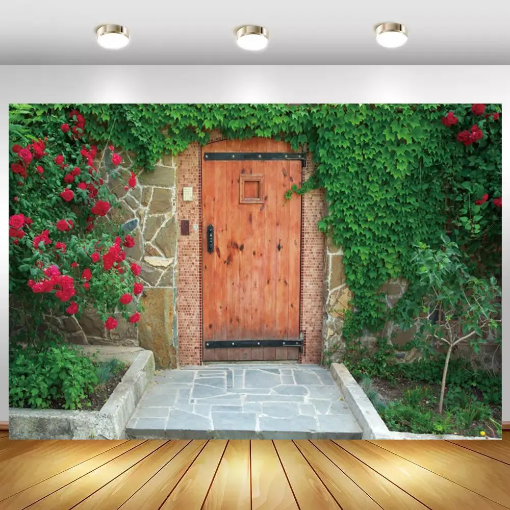 

Фон для фотосъемки с изображением двора и деревянной двери