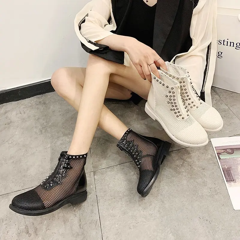 

2020 spring and summer new hollow sandals female Martin boots thick with Roman short tube wild fashion sandals Z870