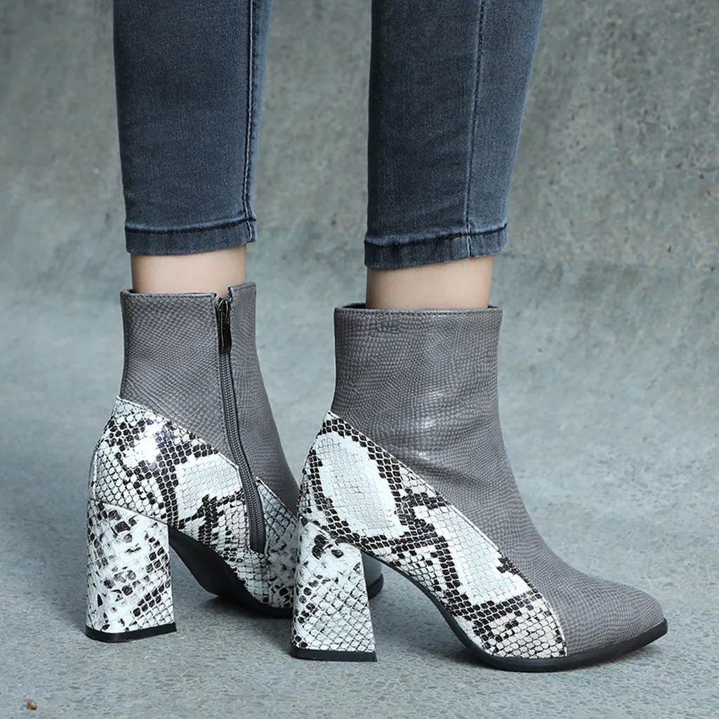 Женские ботинки со змеиным узором обувь на танкетке с квадратным каблуком в