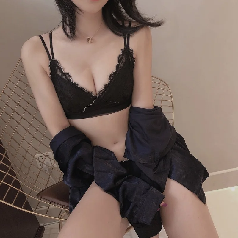 

French Style Sexy Lace Gather Low Chest Bras Seamless Soft Breathable Deep V Lingerie Women Wire Free Push Up Brassiere Unlined