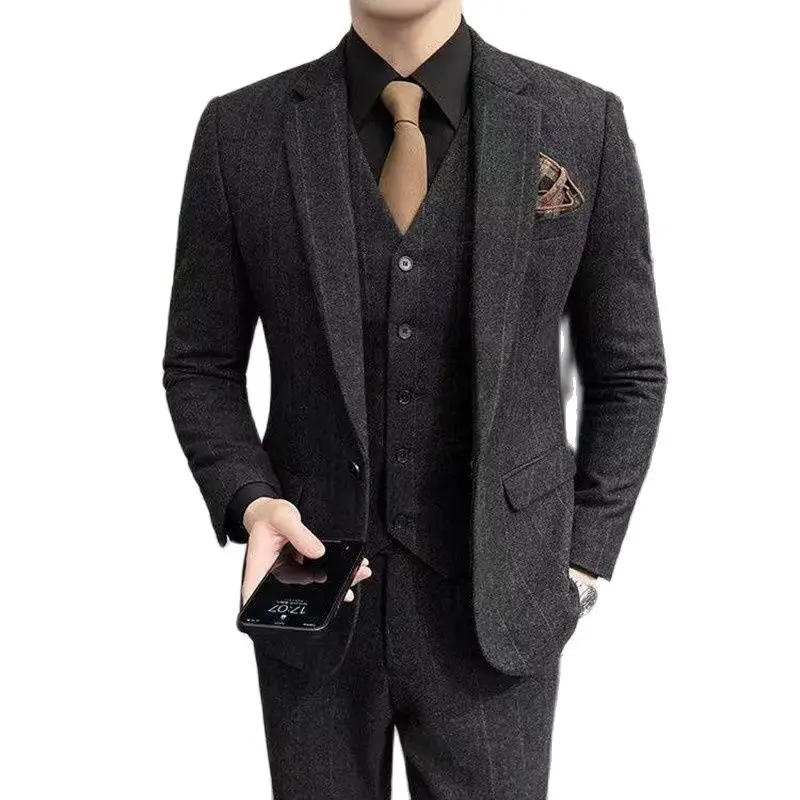 

2022 Latest Tailored Herringbone Tweed Dark Gray Striped Notch Lapel Single Button Men Suits For Business Formal Occasion Wear
