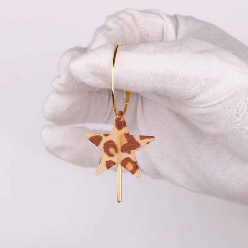 Женские круглые серьги-кольца золотистые металлические серьги с леопардовой