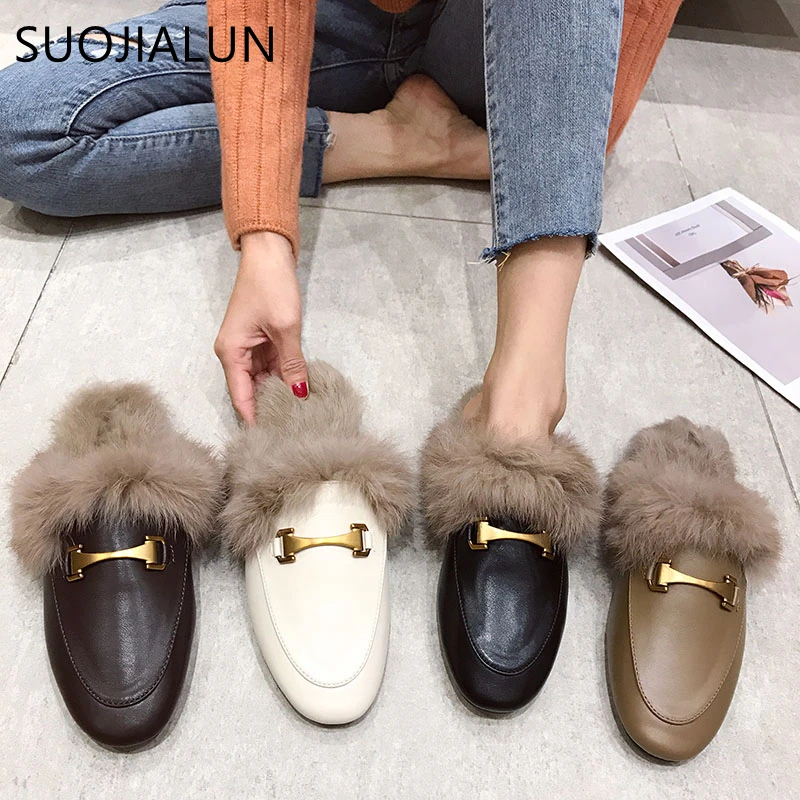 SUOJIALUN/женские шлепанцы на плоской подошве; шлепанцы без застежки; брендовые дизайнерские туфли; коллекция года; модные роскошные шлепанцы с Т-образным ремешком и заклепками; Лоферы без задника