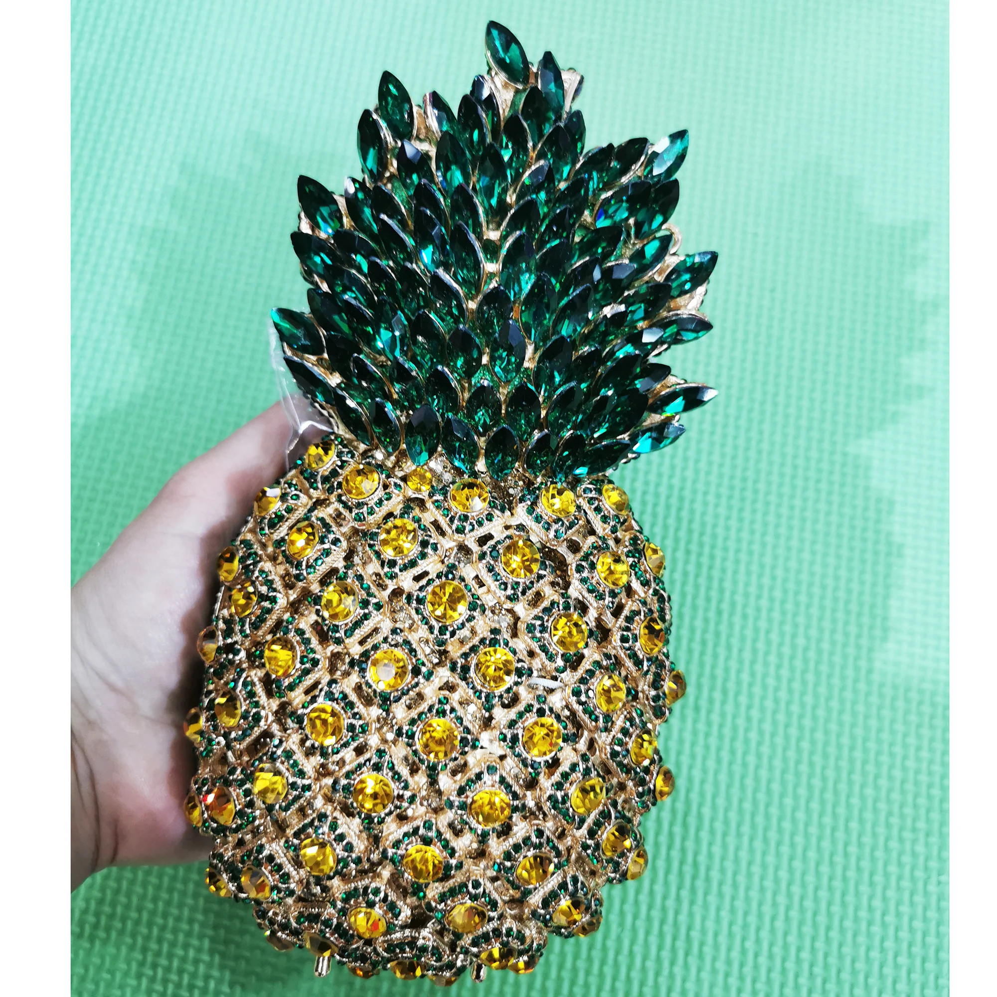 

2021 New Style Pineapple Shape Gold Rhinestone Purse Luxury Women’s Metal Green Gemstone Fruit Ladies Party Prom Chain Handbag