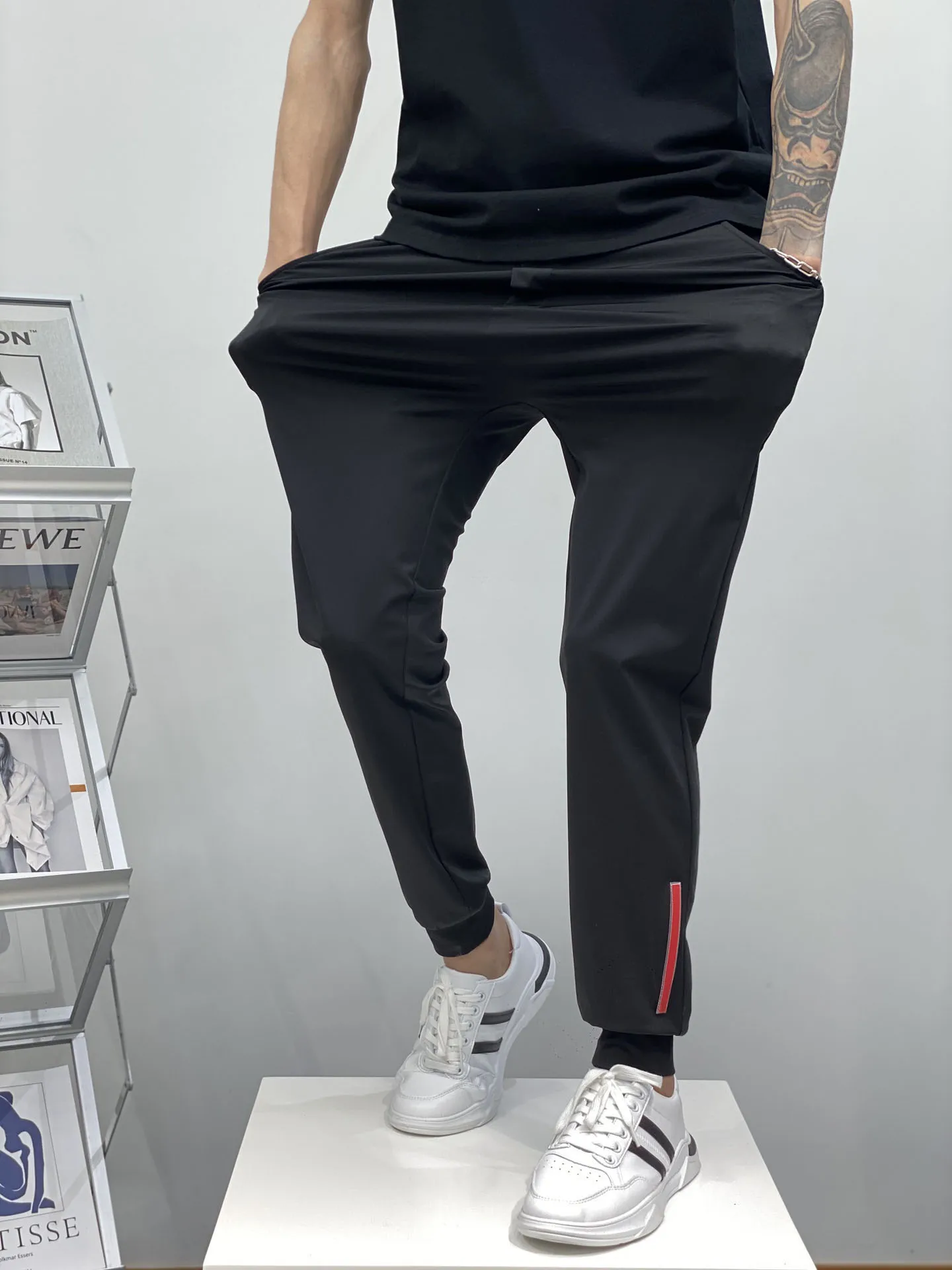 

2021 Spring And Summer Men's Trousers Mid-Waist Casual Sports Pants Elastic Fabric Comfortable And Breathable Jogging Pants