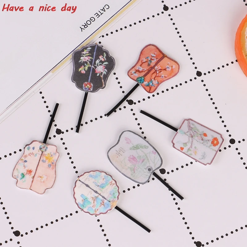 

2Pcs 1:12 Dollhouse Miniature Lady Retro Fan Dolls' Accessories Dollhouse Furniture